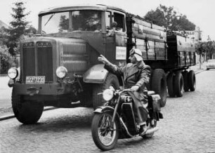 Koks-Transport wird zum Entladen eingewiesen