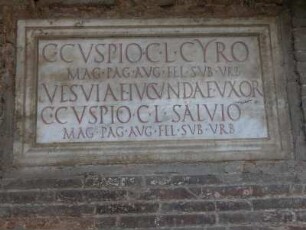 Pompej - Hausinschrift : Aufgenommen am 21. Juli 2004 in den Ausgrabungsstätten der römischen Siedlung Pompeji