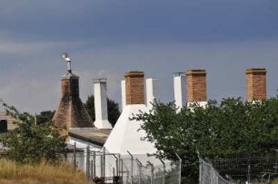 Snogebaek - Schornsteine : Die Schornsteine der historischen Fischräuchereien, aufgenommen im Fischerort Snogebaek auf der dänischen Ostseeinsel Bornholm am 27. Juli 2010