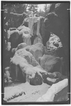 Kirnitzschtal. Lichtenhainer Wasserfall im Winter
