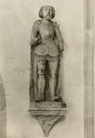 Rochlitz, Kunigundenkirche, Innenaufnahme : Tonfigur Kaiser Heinrich II., der Heilige, an der Südseite des Langhauses