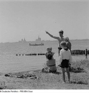 Insel Rügen : Insel Rügen. Strand von Altefähr, Blick Richtung Stralsund