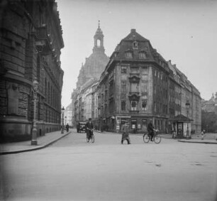 Rampische Straße : Dresden-Altstadt. Rampische Straße. Blick zur Frauenkirche