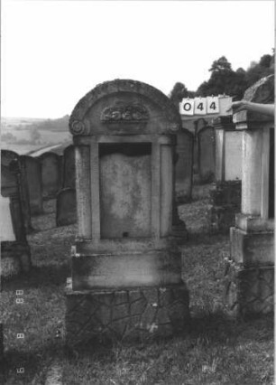 Grabstein 44