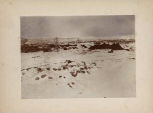 Zeltsiedlung : Eine Zeltsiedlung im Schnee auf einem Bergplateau.