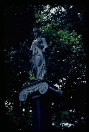 Tegel : Thorvaldsen Statue 3.7.66.