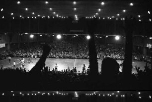 Hallenhandball-Heimspiel des Turn- und Sportvereins TSV Rintheim 1896 e.V. gegen VfL Gummersbach um die deutsche Meisterschaft in der Schwarzwaldhalle