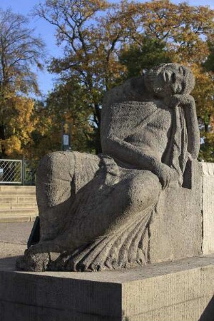 Lilienbecken — Statue