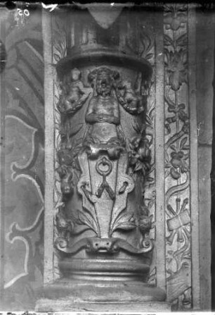 Baden-Baden Stiftskirche Linke Säule Männliche Herme der Epitaph Bernhard III.