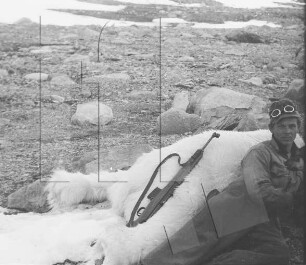 Duvefjord : Hannes Semkat mit erlegtem Eisbär