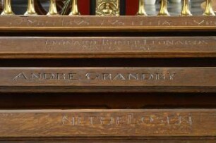 Belgien. Liege. Eupen. Sankt Nikolaus Kirche. 1724 - 1729. Bestuhlung mit eingeschnitzten Familiennamen