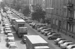Vollsperrung der Durlacher Allee wegen Sanierung des Fahrbahn-Untergrunds zwischen Weinweg und Durlacher Tor sowie Anbringung eines neuen Sonderbelags