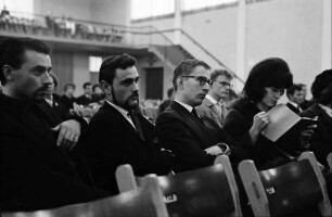 Donaueschingen: Donaueschinger Musiktage; Stadthalle; Gruppe in Stuhlreihe
