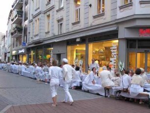 Diner en blanc