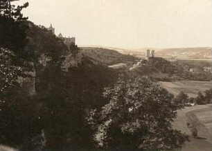 Rudelsburg und Burg Saaleck bei Bad Kösen. Blick ins Saaletal flussaufwärts