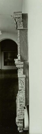 Kachelofen mit biblischen Darstellungen