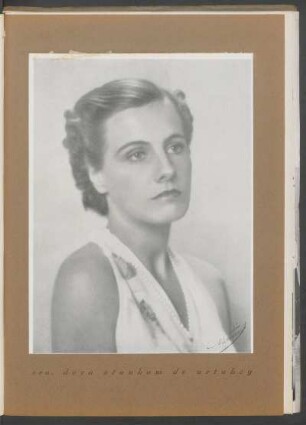 [Fotografía de] Sra. Dora Stanham de Urtubey