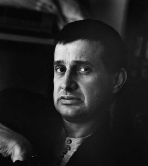 Mircea Dinescu (geb. 1950; rumänischer Schriftsteller, Redakteur und Bürgerrechtler). Bukarest, 1991