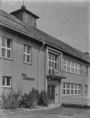 Panschwitz. Außenansicht der Sorbischen Schule "Šula Ćišinskeho"