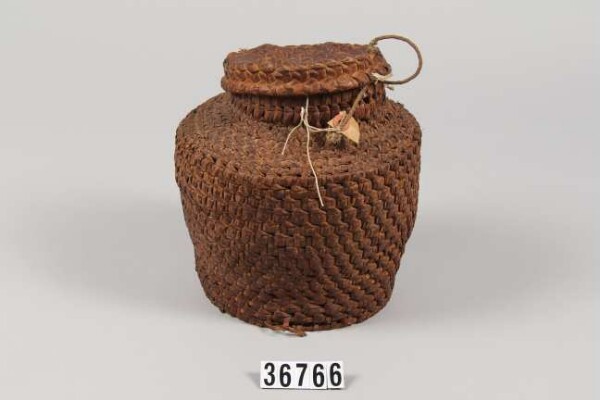 Basket with lid