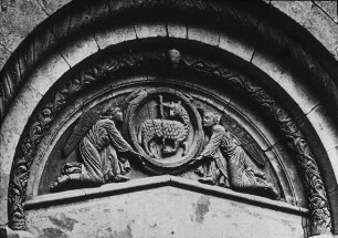 Andernach, Pfarrkirche, Portal, Tympanon, Agnus Dei