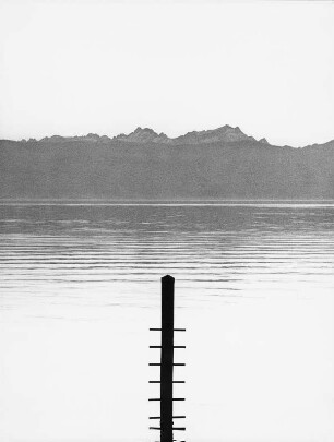 Blick über den Bodensee zum Säntis : Lindau-Bad Schachen. Blick über den Bodensee zum Säntis und Altmann in der Schweiz