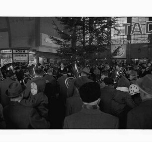 Weihnachts-Choralblasen des Posaunenchors Rüppurr im Karlsruher Hauptbahnhof.
