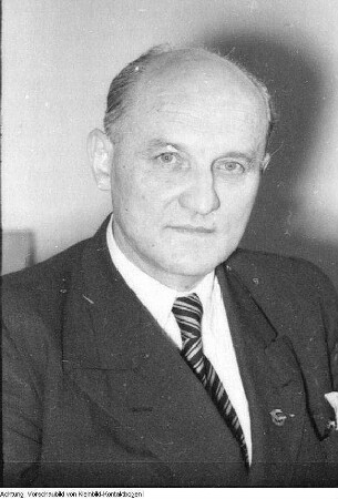 Dresden. Wilhelm Adam (NDPD), Minister für Finanzen, 1950-1952, in der Landesregierung Sachsen (ehemaliger 1. Adjutant der 6. Armee unter Generalfeldmarschall Friedrich Paulus), 1950