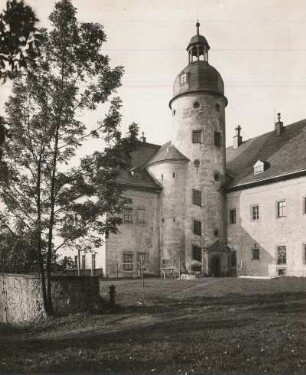 Frauenstein : Schlossturm vom Schlosshof