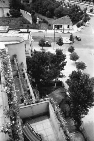 Bukarest: Blick von Hochhaus auf Balkons