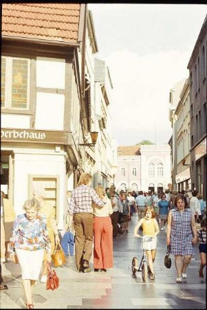 DDR. Boulevard einer Altstadt