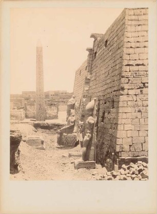 Tempel von Luxor, Luxor (Theben-Ost): Ansicht, Pylon und Obelisk von Ramses II.