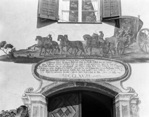 Reutte, Hotel und Post : Österreich, Reutte in Tirol. Hotel und Postamt, Inschrift über dem Portal
