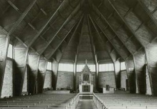 Dresden-Löbtau, Friedenskirche, Inneres, Blick zum Altar