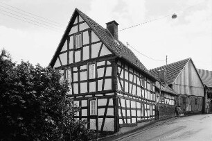 Wohnhaus; Weilrod, Backhausstraße 5