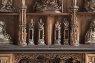 Reliquienaltar — Mittelschrein — Armreliquiare