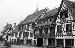 Ittersweiler: Winstub mit alten Fachwerkhäusern