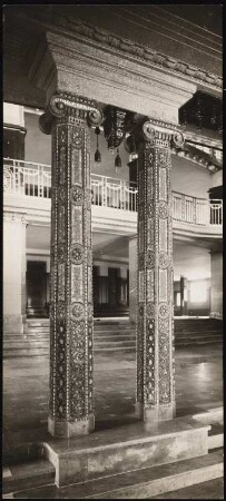 Stadttheater, Freiburg: Säulen im Foyer