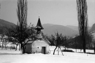 Föhrental: Hofkapelle im Schnee im Föhrental
