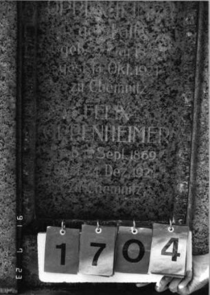 Grabstein 1704 [Hahn S. 162 Grab-Nr. 2441/42]: Grabstein 1704 (Detailaufnahme 2) [Hahn S. 162 Grab-Nr. 2441/42]