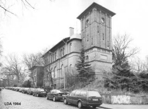 S-Bahnhof Schlachtensee mit Empfangsgebäude, Bahnsteig und Bahnsteigüberdachung; Berlin, Steglitz-Zehlendorf