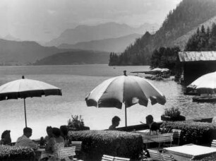 Deutschland. Voralpen. Blick von einem Restaurant auf den Walchensee