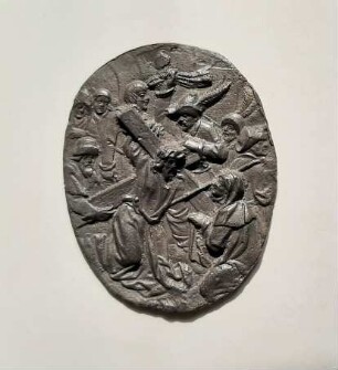Ovale Plakette mit der Kreuztragung