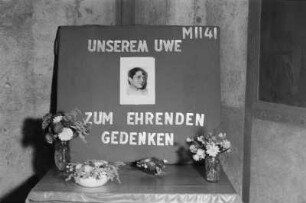 [Gedenkstein 'Unserem Uwe zum ehrenden Gedenken']