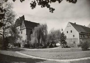 Heynitz, Schloss : Heynitz. Schloß. vom Park aus gesehen. durch bauliche Veränderungen überholt