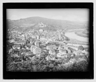 Blick aus Richtung Wartturm auf Wertheim mit Poststraße, Uihleinstraße, Mainspitze, altem Bahnhof, Burg und Altstadt