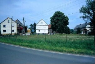 Ortsteil Rottmar, im Hintergrund große Häuser