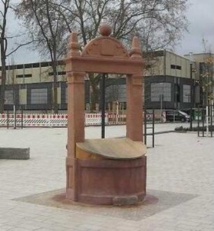 Historischer Ziehbrunnen; Hanau, Gärtnerstraße