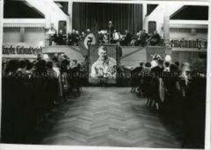 Feier zu Adolf Hitlers 42.Geburtstag im Konzerthaus Clou