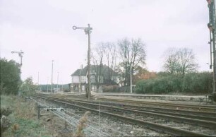 Beelitz Empfangsgebäude Bahnsteig Ausfahrsignale Signaldrähte